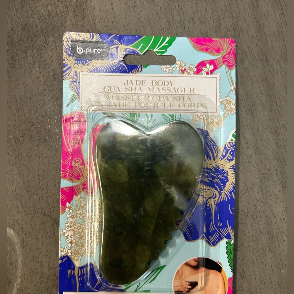 Jade- facial scraper